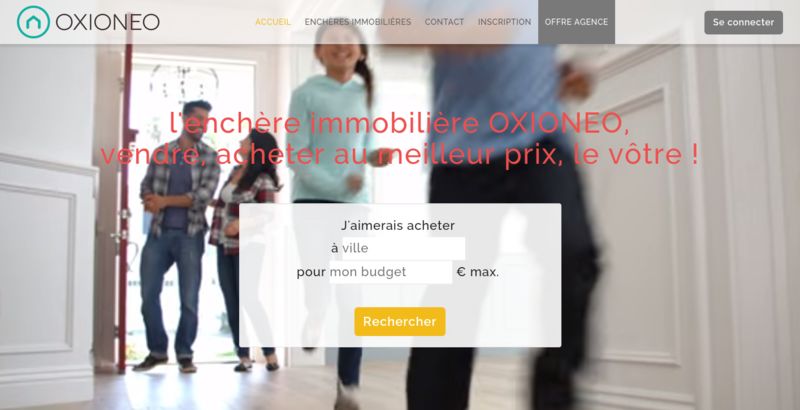 Page d'accueil Oxioneo : moteur de recherche immobilier avec champs ville et budget pour les enchères.